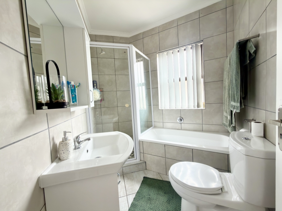 2 Bedroom Property for Sale in Table View Western Cape